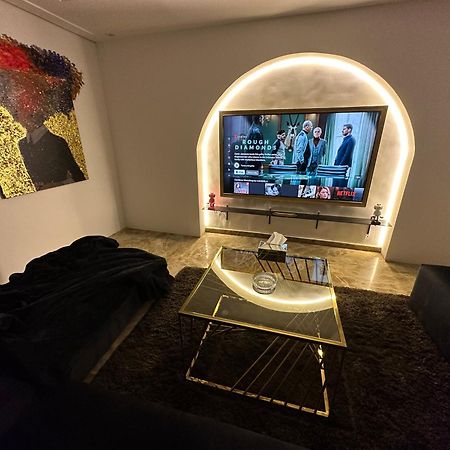 Modern 1-Bedroom Apartment In Zamalek Visits Allowed Káhira Exteriér fotografie