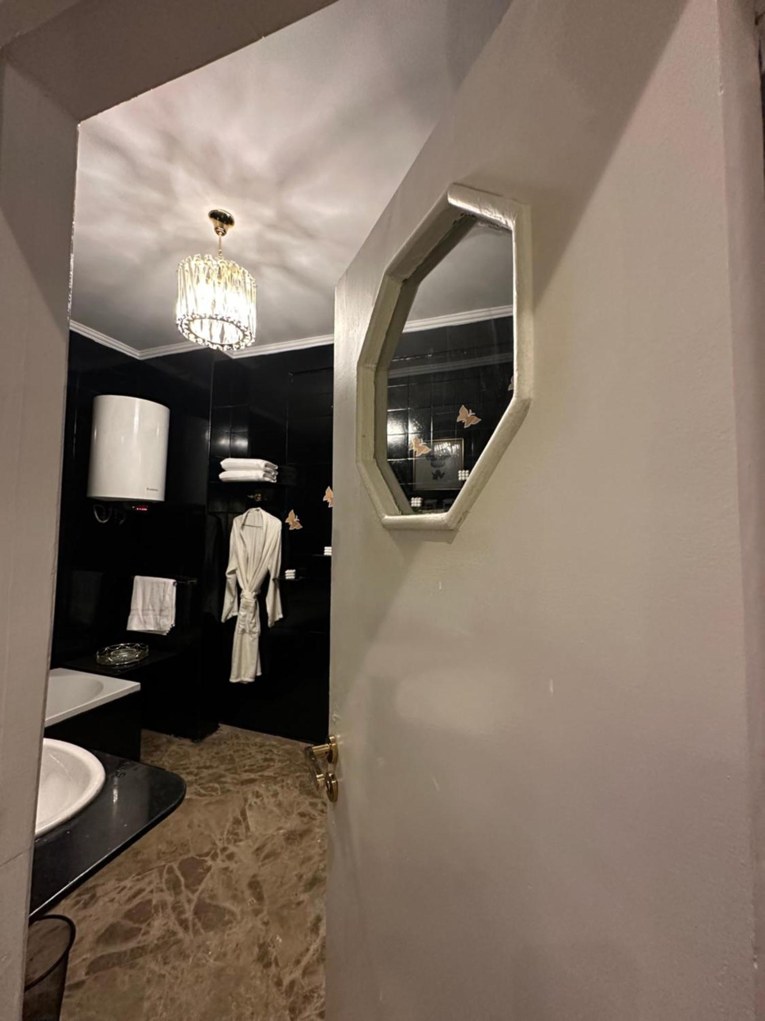 Modern 1-Bedroom Apartment In Zamalek Visits Allowed Káhira Exteriér fotografie